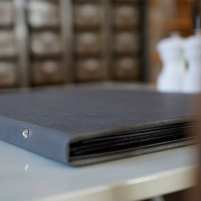 Muster von Hardcover-Raya-A4 - Craft On Table