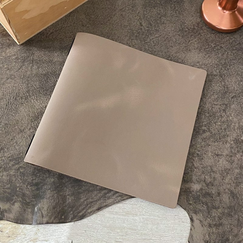 'Taupe Pull Up' Speisekarten aus Leder - Craft On Table