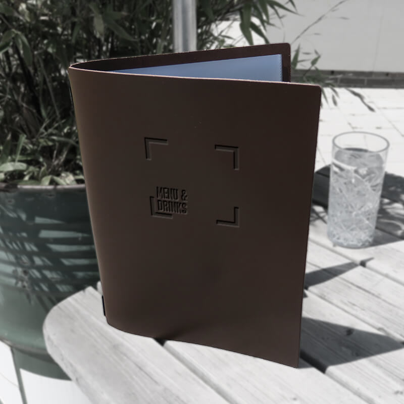Dark Brown Coated Lederen Menukaart - Craft On Table