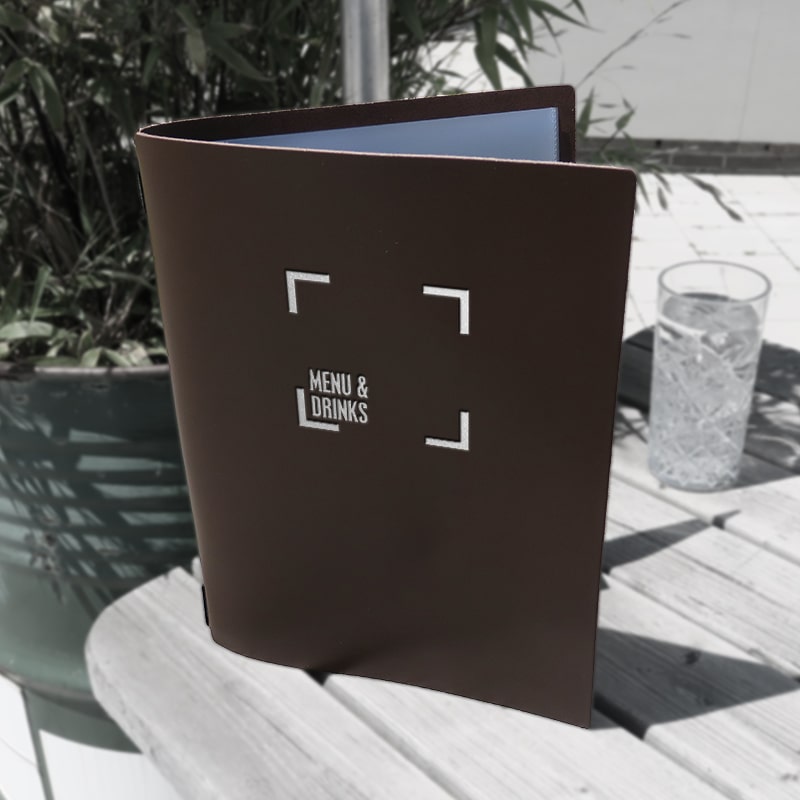 Dark Brown Coated Lederen Menukaart - Craft On Table
