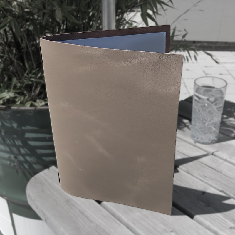 Taupe Pull Up Lederen Menukaart - Craft On Table